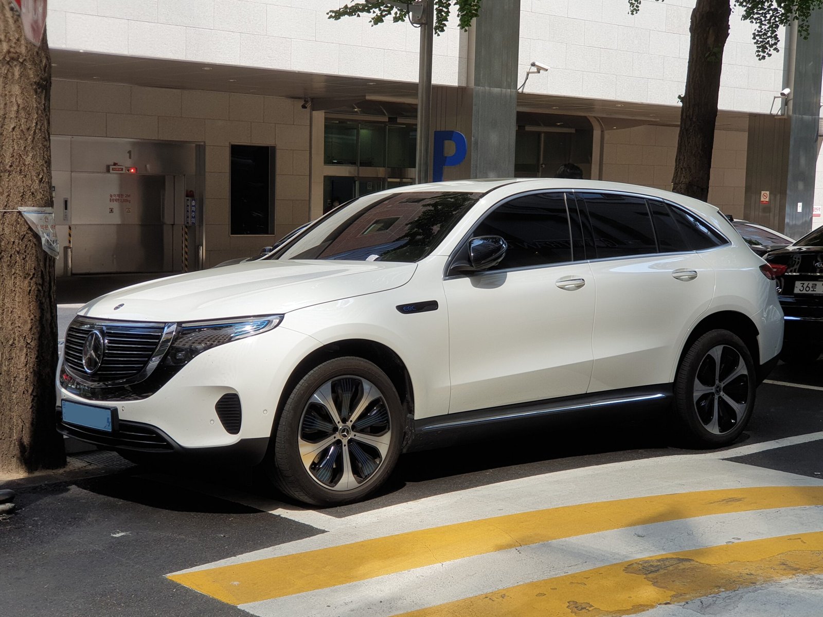Mercedes-Benz EQC 2023